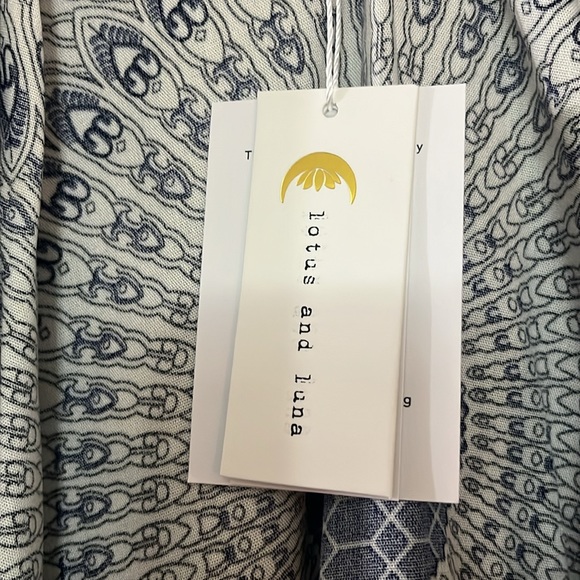 NWT lotus and luna Cape Cod Mandala Kimono, blue and white - Picture 3 of 6